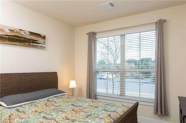 Building Photo - Pristine gated community single story home...