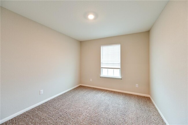 Building Photo - 524 Republic Dr
