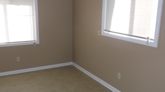 Building Photo - 673 W Raines Rd