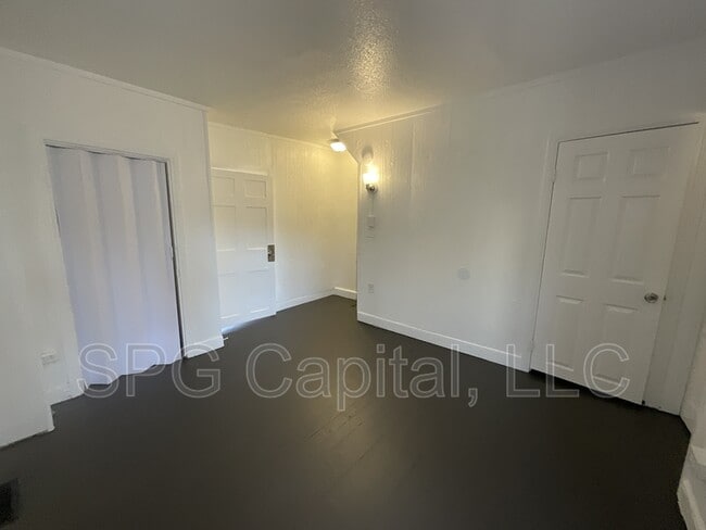 Building Photo - 208 Liberty Ct