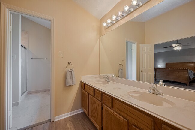 Building Photo - 3102 Colonel Ct Dr