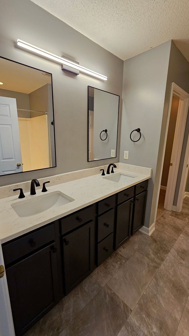 Building Photo - 3 BR 2 BA Aragona Village