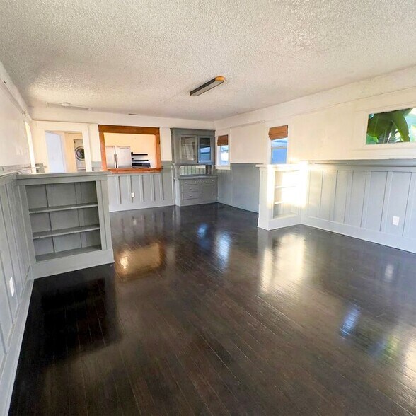 Building Photo - 1661 W 36th Pl