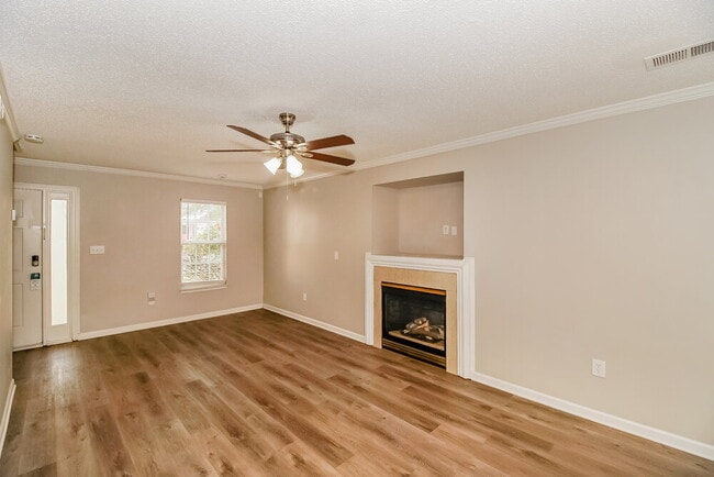 Building Photo - 15185 Tracy Beth Rd