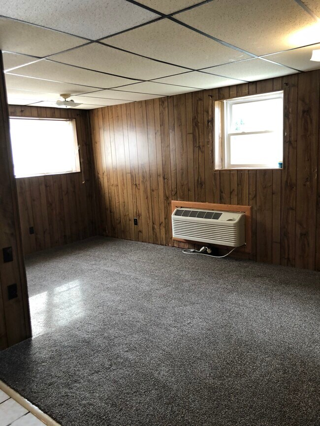 Building Photo - 1003 W Virginia Ave