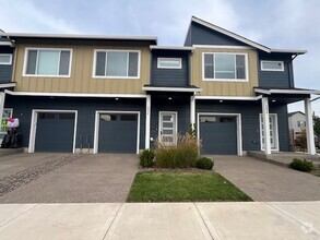 Building Photo - Move in Special - 3 Bedroom 2.5 Bath Townh...