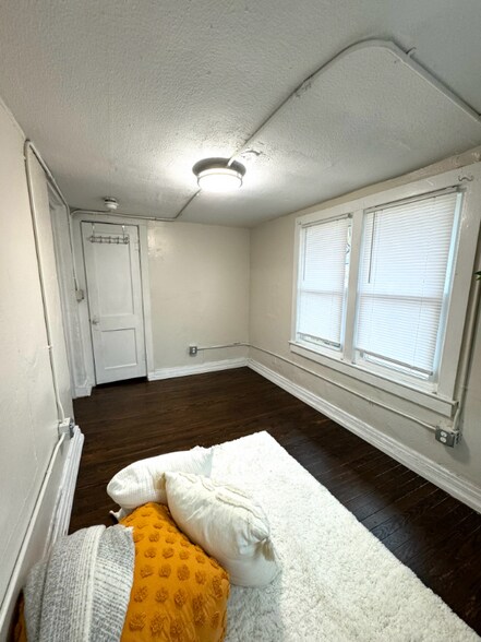 Building Photo - 406 Montgomery St