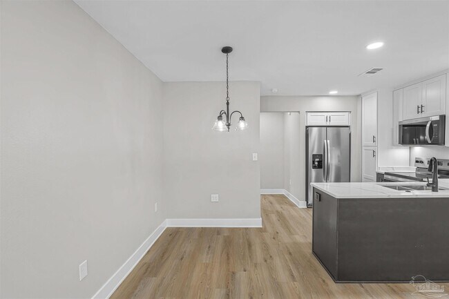 Building Photo - 721 W Jordan St