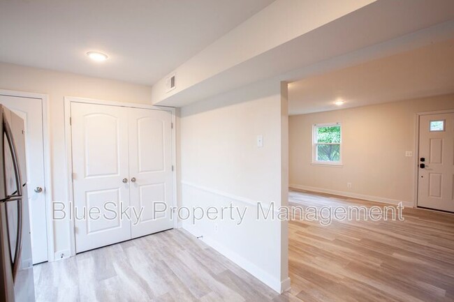 Building Photo - 1000 Monticello Rd