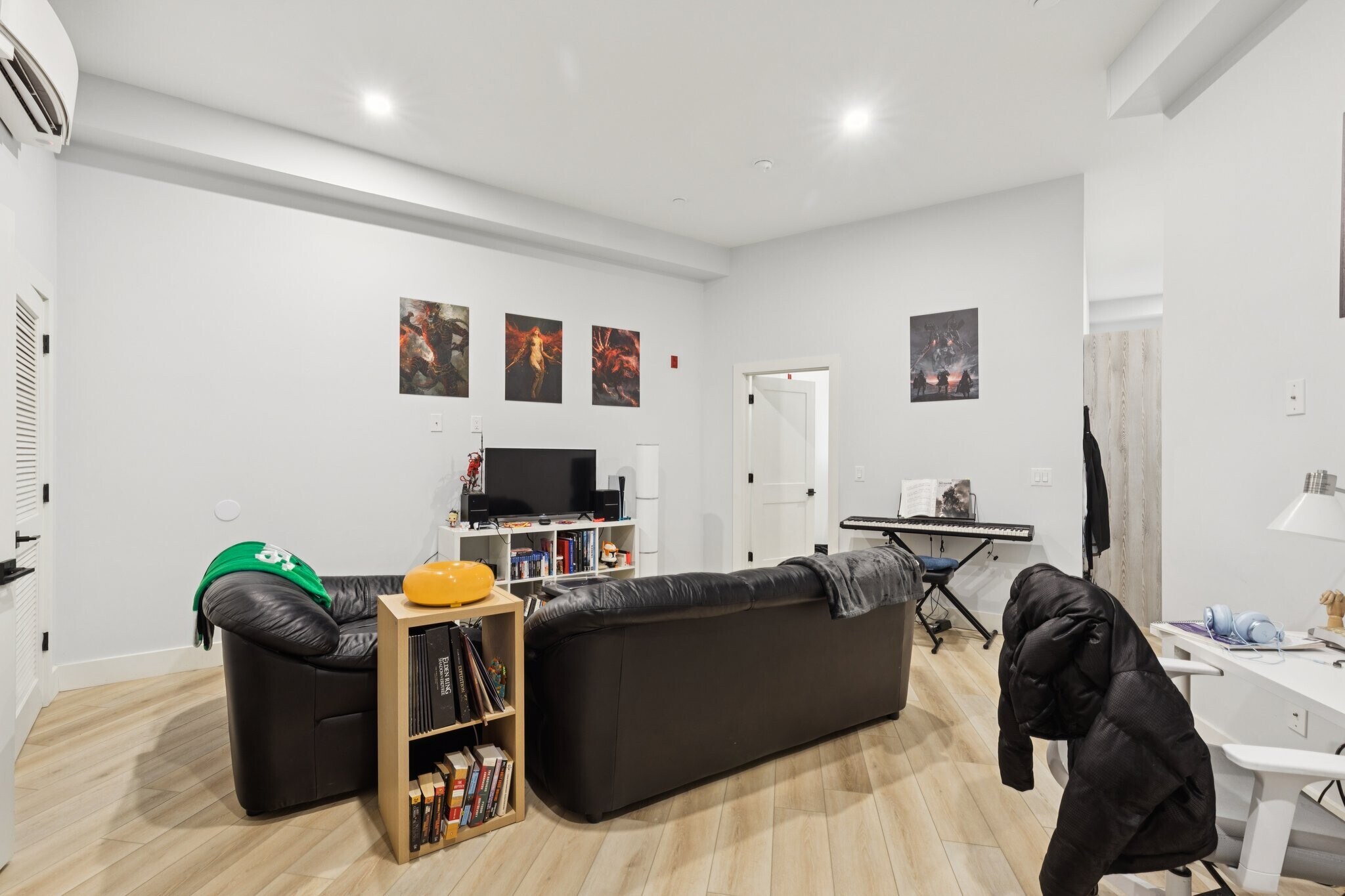 Building Photo - 3849 Lancaster Ave