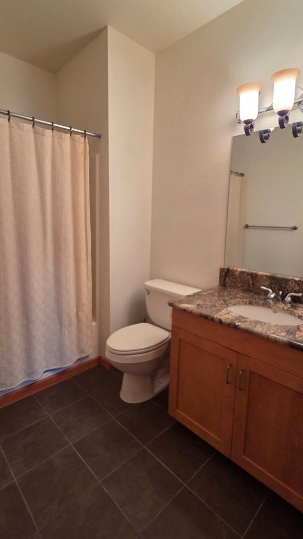 Building Photo - Beautiful Corner Unit Condo in Downtown Coeur d'Alene