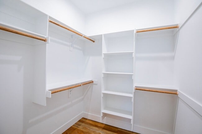 Building Photo - ***905 Seaborn***