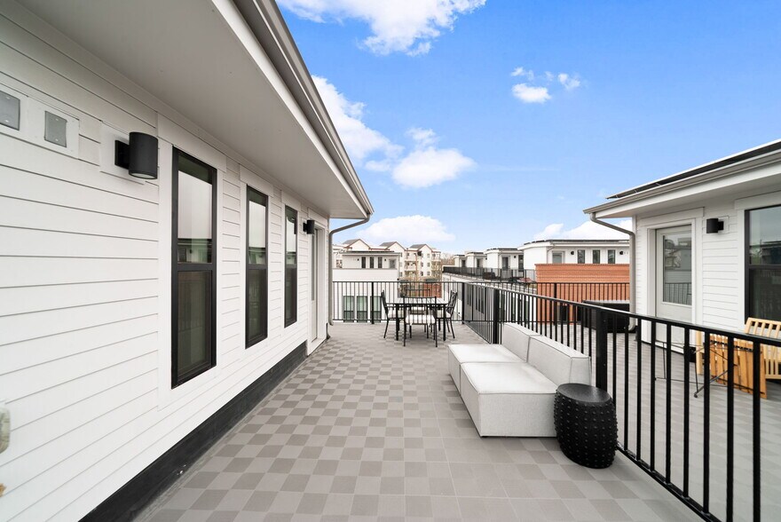 Rooftop deck with solar panels, gas connection, and electrical outlets - 3314 Curtis St