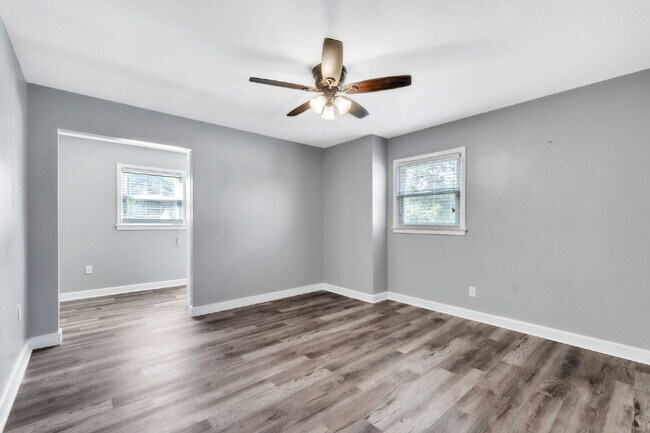 Building Photo - Stylish 3 Bedroom, 2 Bath Ranch with Bright Sunroom and Modern Comforts