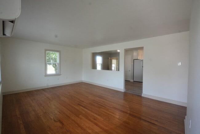 Building Photo - 116 E Cochran St