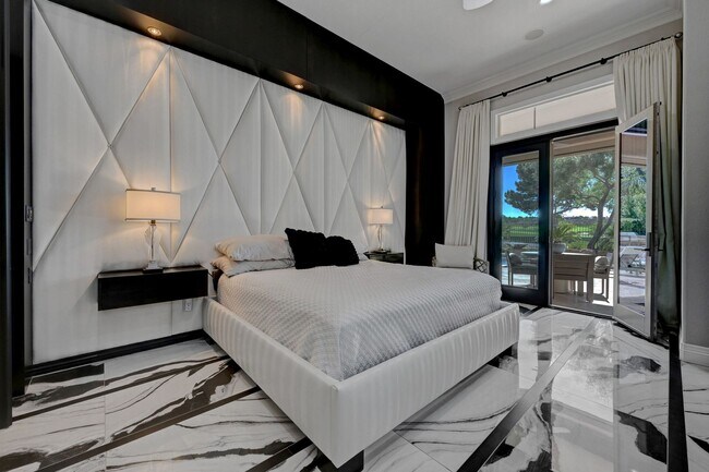Building Photo - Entertainers dream