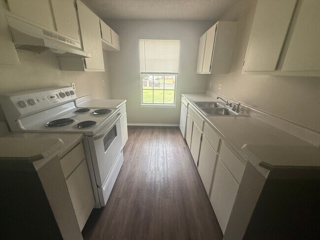 Building Photo - 7204 Hardesty