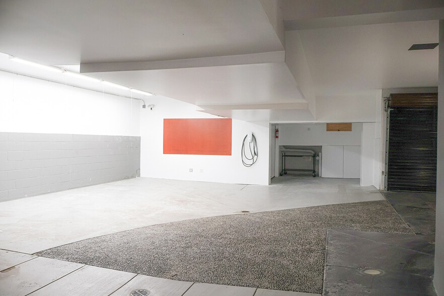 Building Photo - 3505 Ocean Front Walk