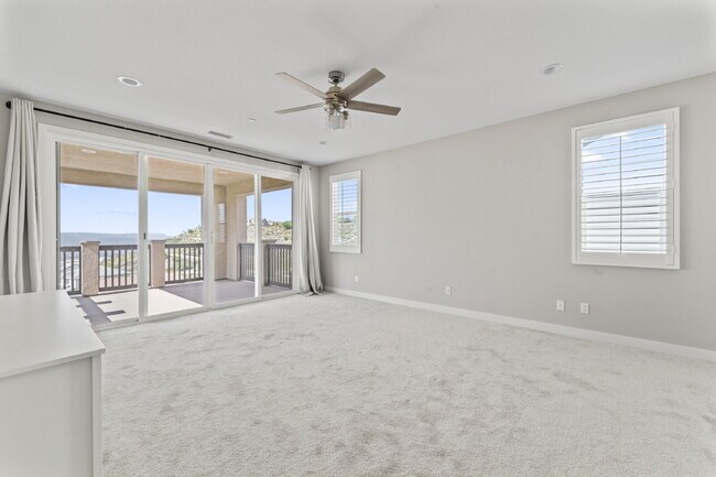Building Photo - "Spacious Santa Clarita Sanctuary: 4-Bedro...