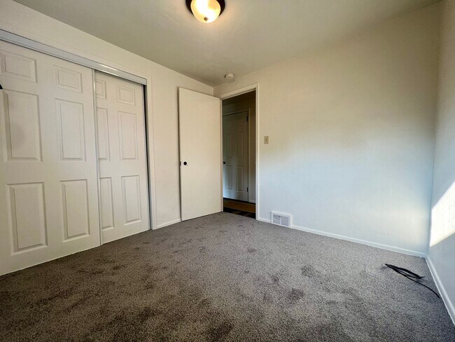 Building Photo - Incredible 3 Bedroom House in Quaint Plum Neighborhood! CALL TODAY!
