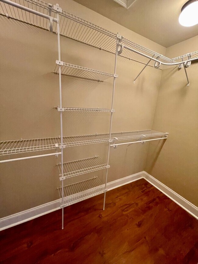 Building Photo - 3 bedroom 2 bath home. Walk to Ardmore Hig...
