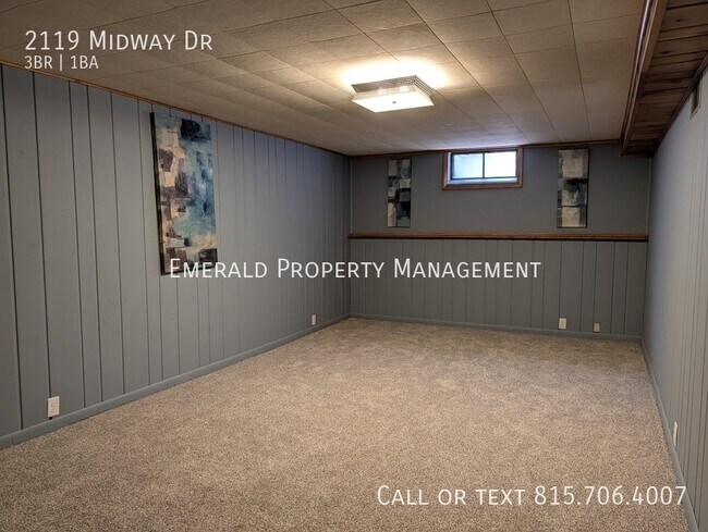 Building Photo - 2119 Midway Dr