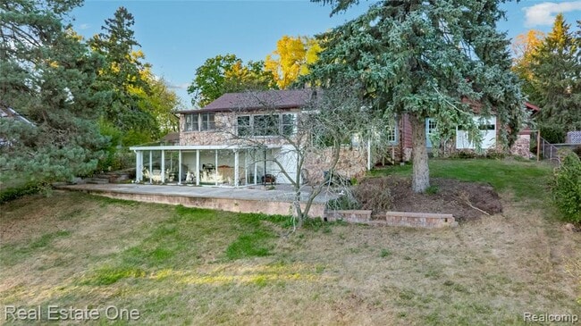 Building Photo - 2739 Lakeridge Ave