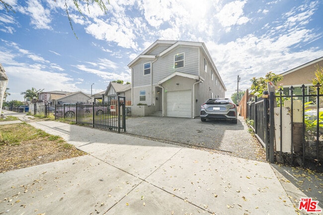 Primary Photo - 154 E 84th Pl