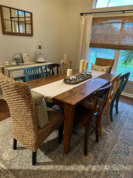 Building Photo - 8 Downing Ct SE