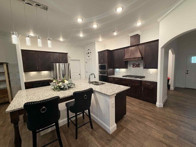 Building Photo - 329 E Greystone Square