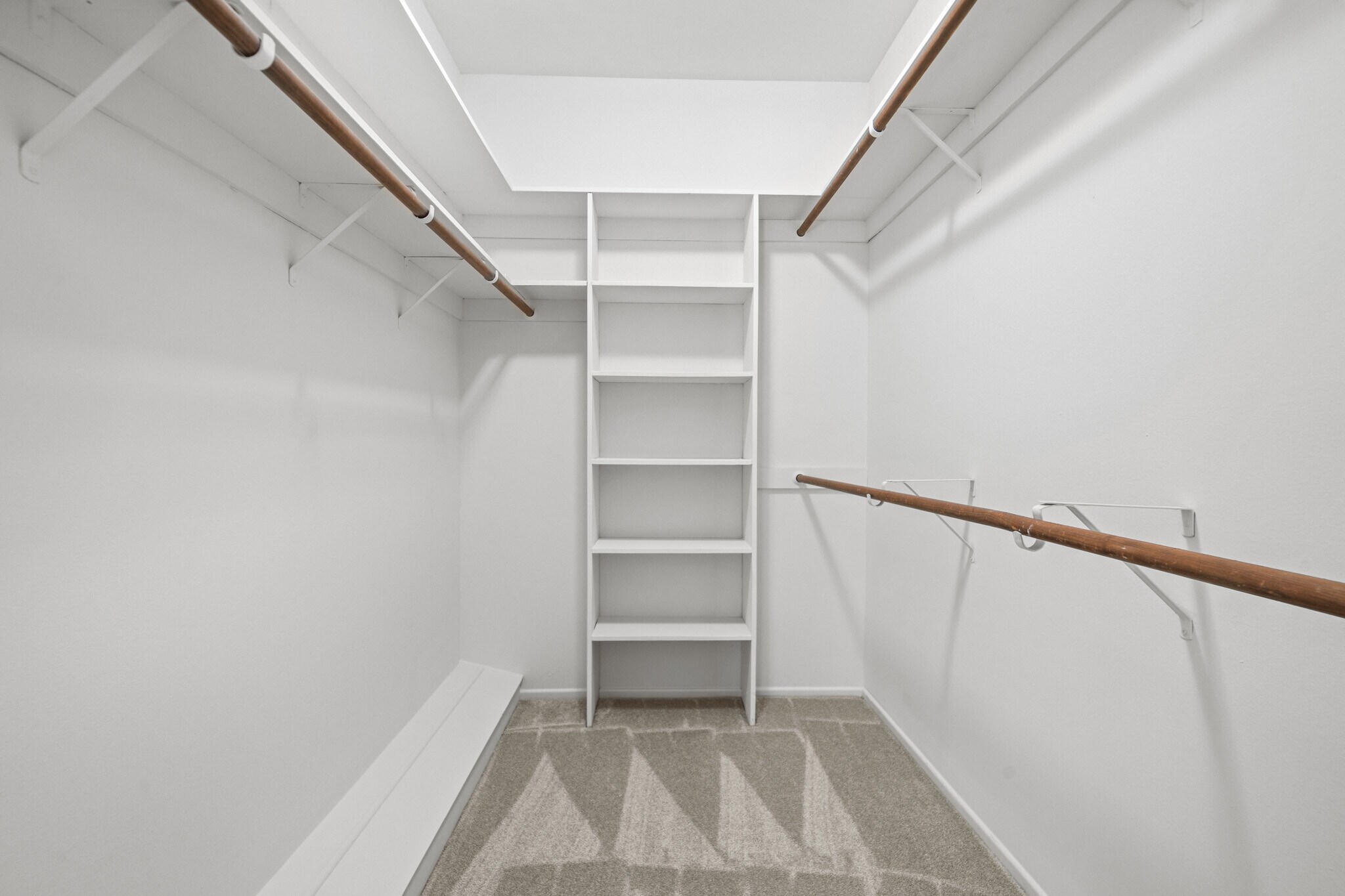 Building Photo - 1167 Roxbury Dr