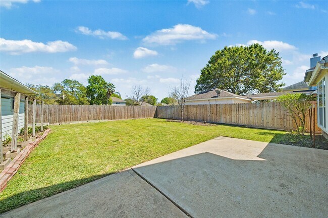 Building Photo - 17422 Memorial Blossom Dr
