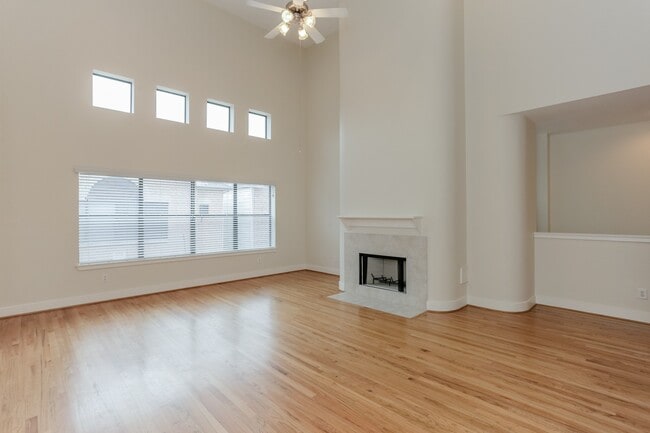 Building Photo - 2705 Rutland St