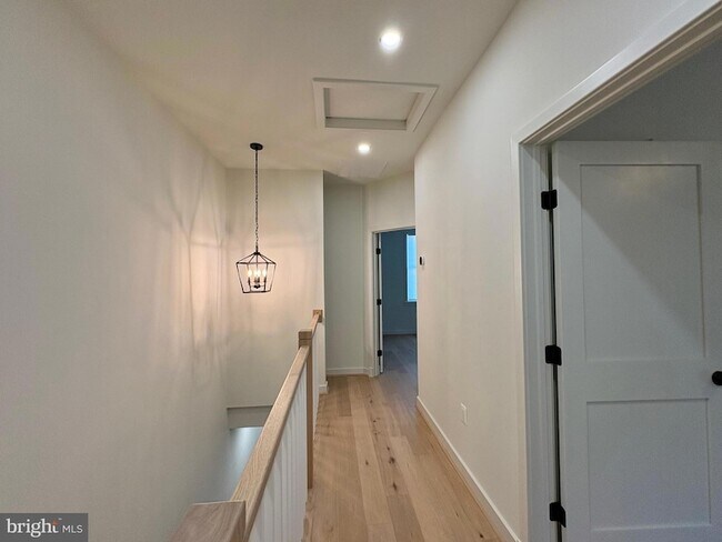 Building Photo - 635 Upland Pl