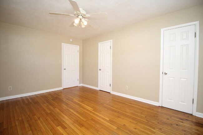 Building Photo - Northeast Pensacola Home- Entertainers Dre...