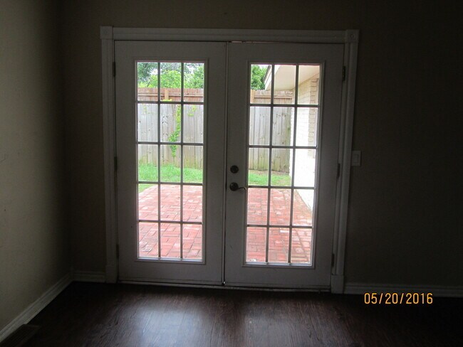 Building Photo - NICE NW HOME