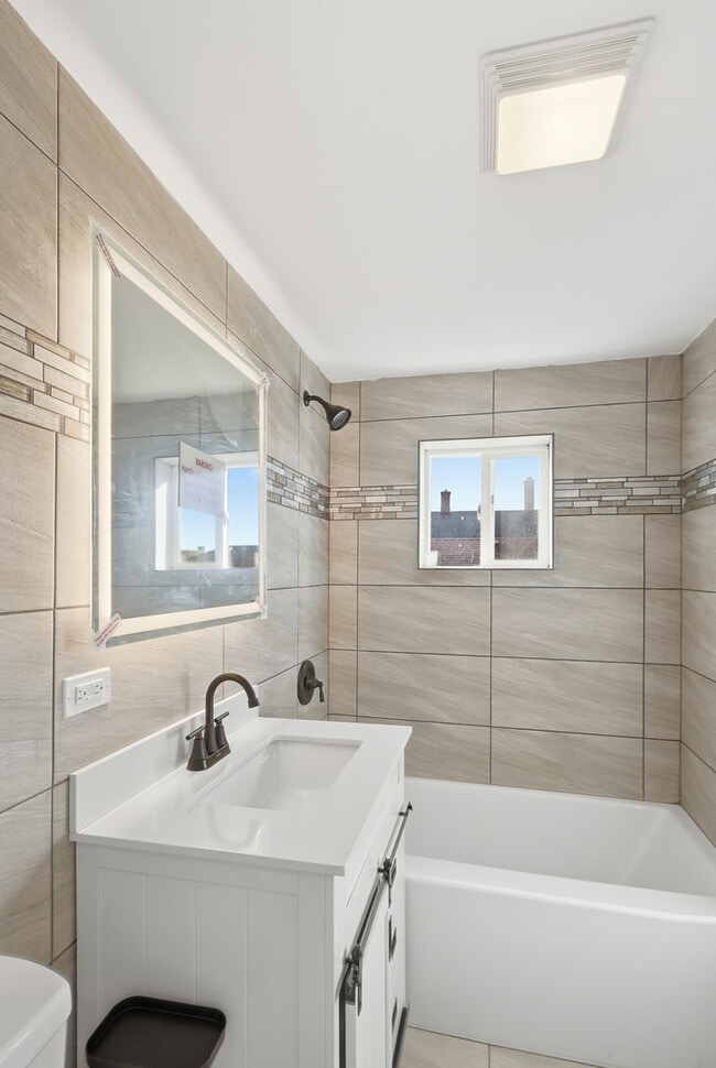 Building Photo - 7823 S May St