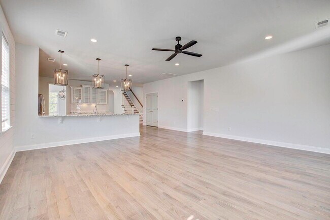 Building Photo - 612 Heartwood Ln