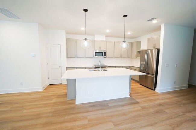 Building Photo - 128 Kingswood Cir