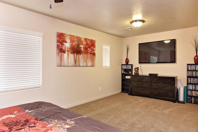 Building Photo - 3 Bedroom Townhome!! Casitas at Hidden Valley.