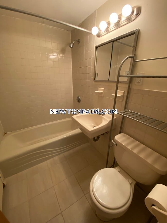 Building Photo - 276 Grove St