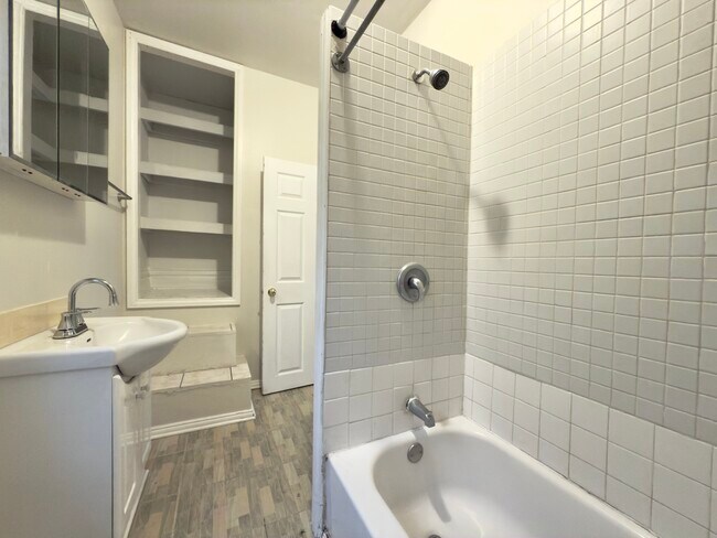 Building Photo - 1200 Ada St