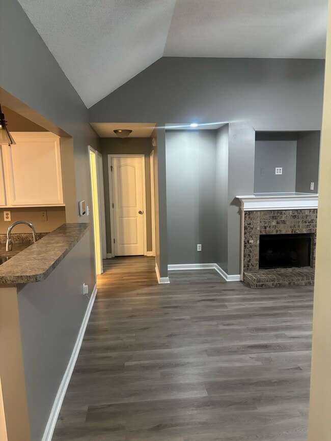 Building Photo - 1117 E Cortona Cir