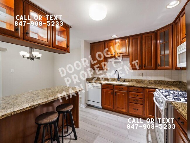 Building Photo - 890 Sheldon Ct