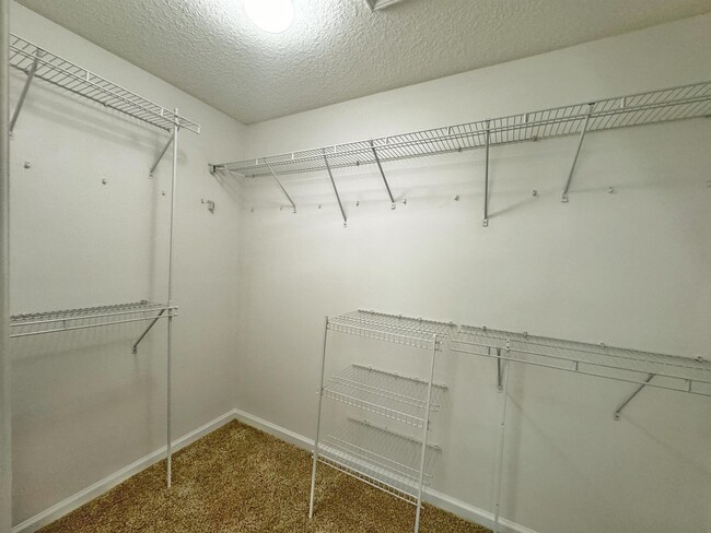 Building Photo - 1709 S Summer Ridge Ct