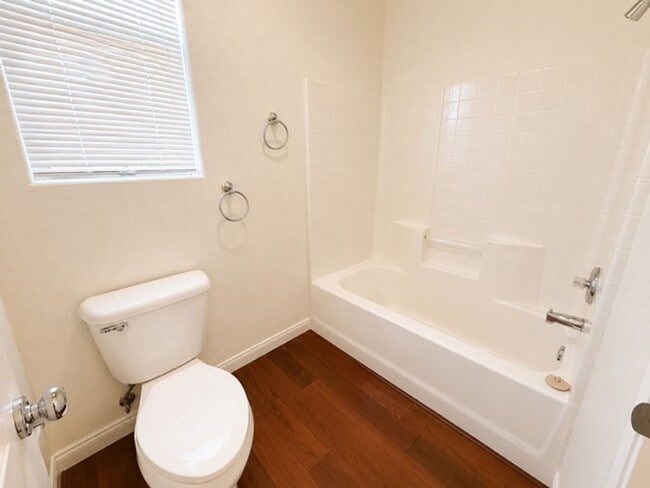 Building Photo - 910 Camino De La Reina