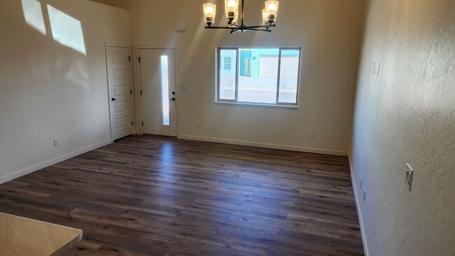 Building Photo - Great 3 bedroom, 2 bath, 2 car garage home for rent