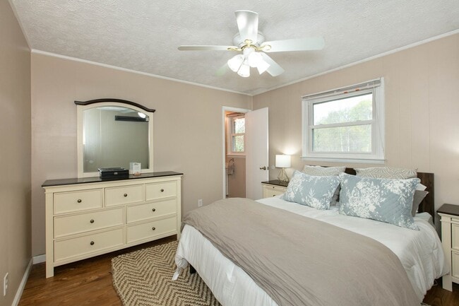 Building Photo - 3BR/2BA Home with Detached Garage – Fletcher, NC