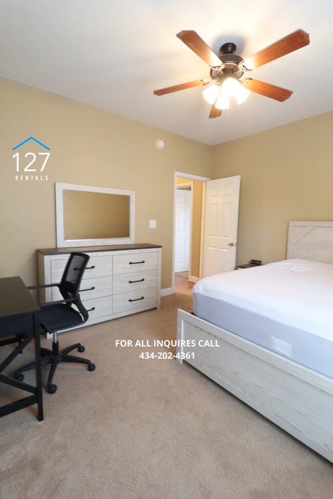 Building Photo - 3-Bedroom, 2-Bath with Pool Access, Private Patio & Walkable Dining!