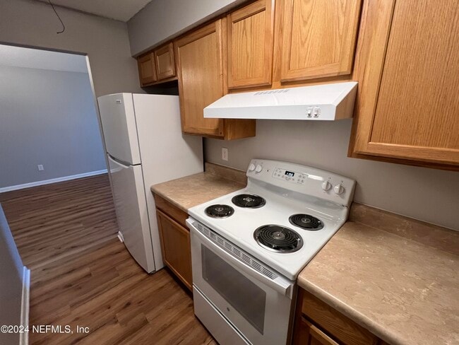 Building Photo - 8160 San Jose Manor Dr E